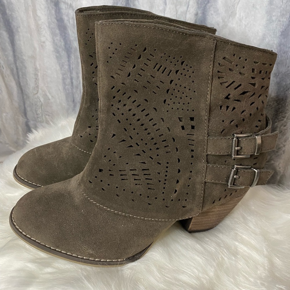 New condition CATO booties size 9